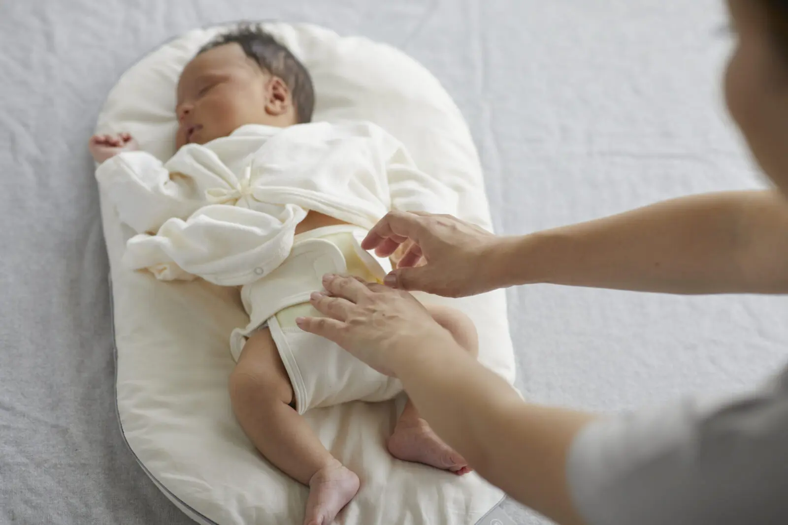 赤ちゃんへの最初の贈り物に。モンテッソーリ教育の抱っこ布団、トッポンチーノの効果 | モンテッソーリペアレンツ