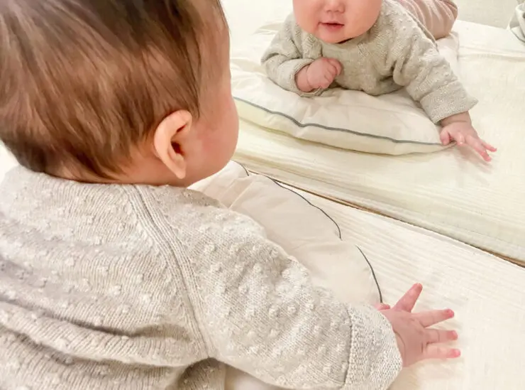 赤ちゃんへの最初の贈り物に。モンテッソーリ教育の抱っこ布団