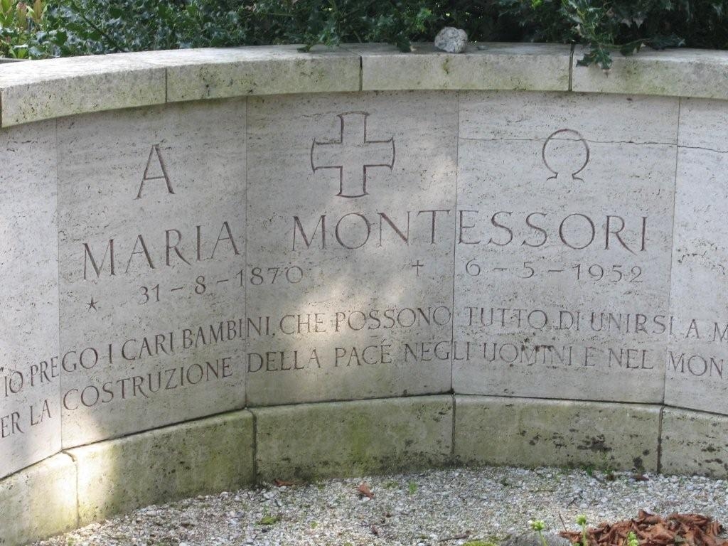 マリアモンテッソーリのお墓